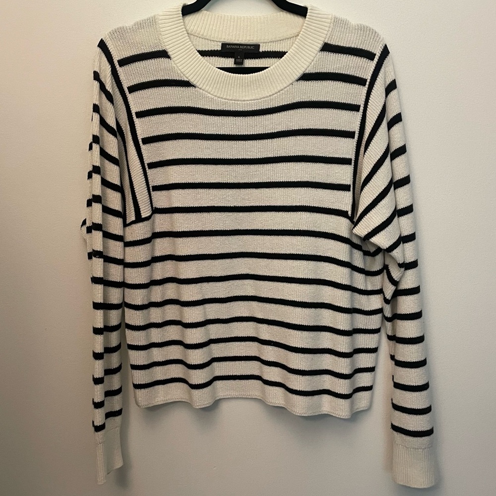 Banana Republic Factory Black and White Striped Crew Neck Sweater Large